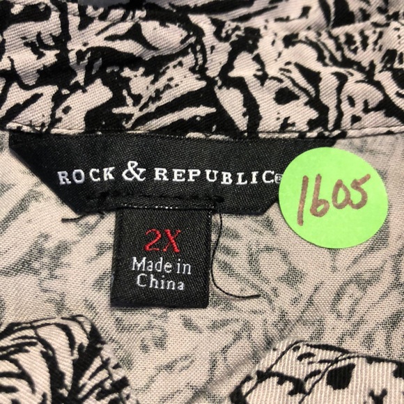 Rock & Republic Top  (#1605) - Picture 3 of 4